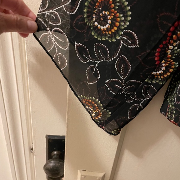 Plus Drapers And Damon’s blouse - Picture 4 of 6